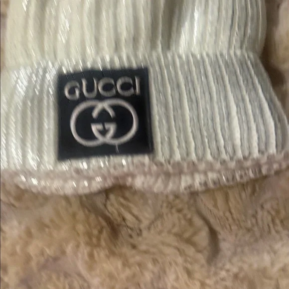 Gucci Ivory Knit Beanie with Logo Patch - Picture 2 of 2
